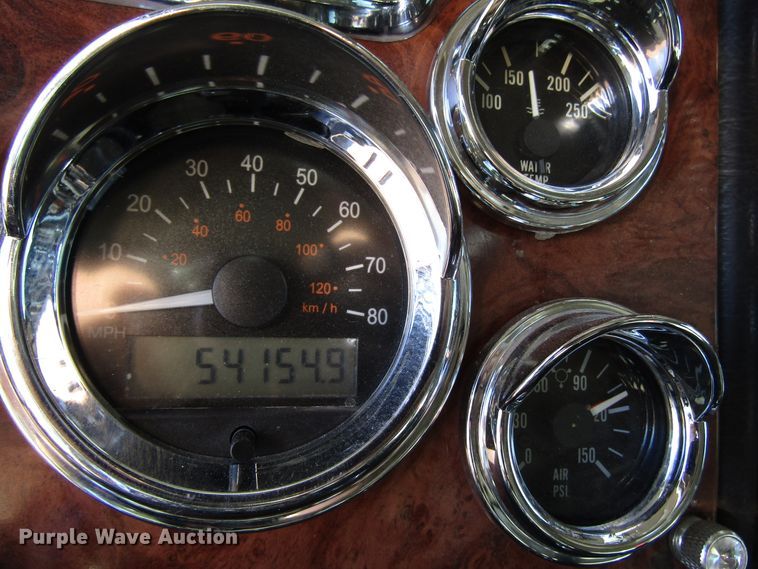 image for item DG0264 2004 Peterbilt 379 semi truck