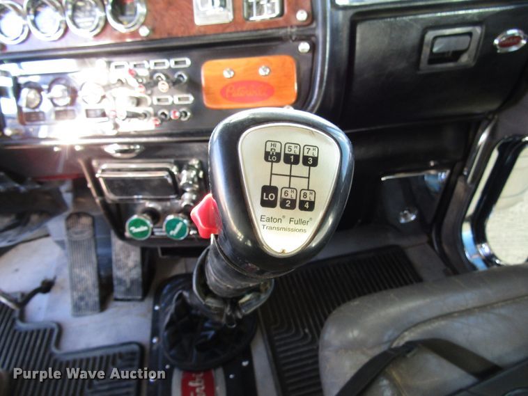 image for item DG0264 2004 Peterbilt 379 semi truck