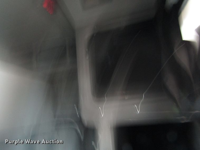 image for item DG0264 2004 Peterbilt 379 semi truck