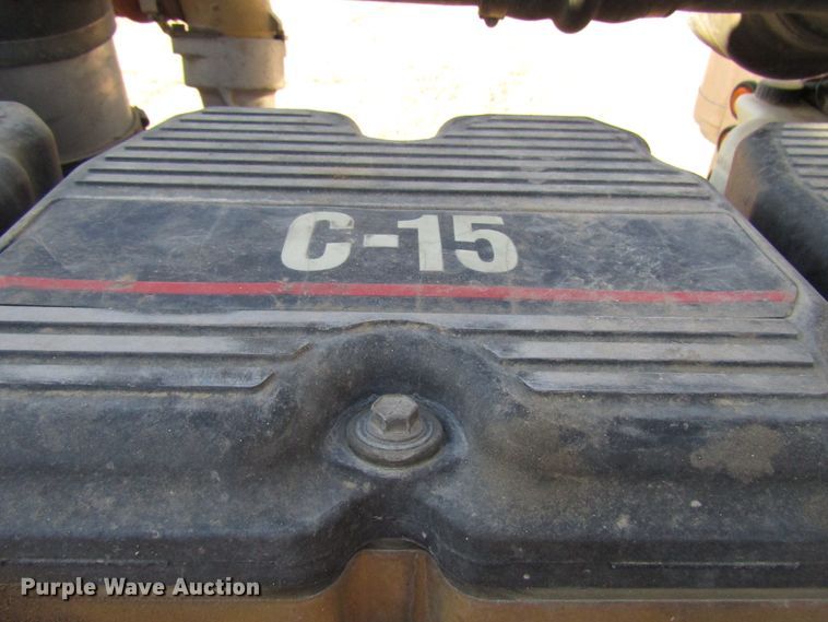 image for item DG0264 2004 Peterbilt 379 semi truck