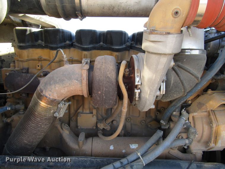 image for item DG0264 2004 Peterbilt 379 semi truck