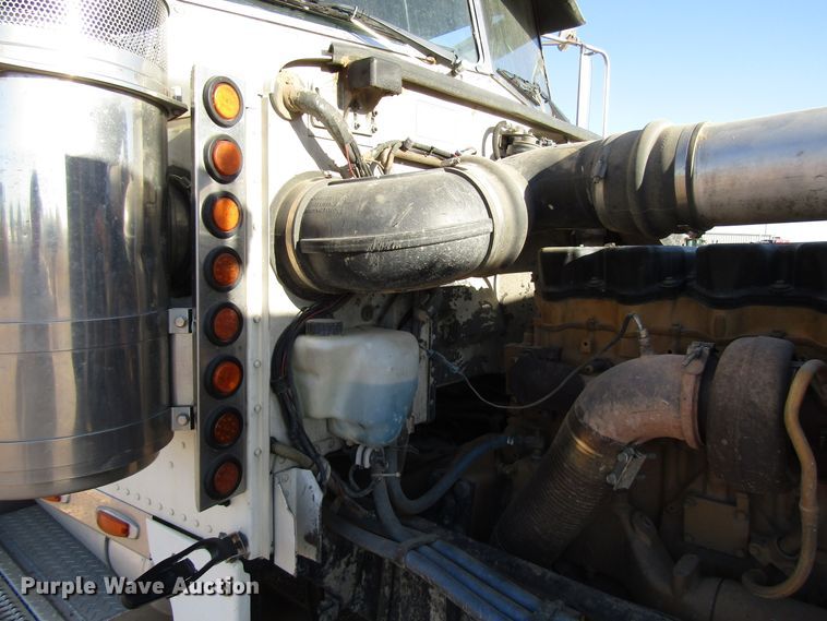 image for item DG0264 2004 Peterbilt 379 semi truck