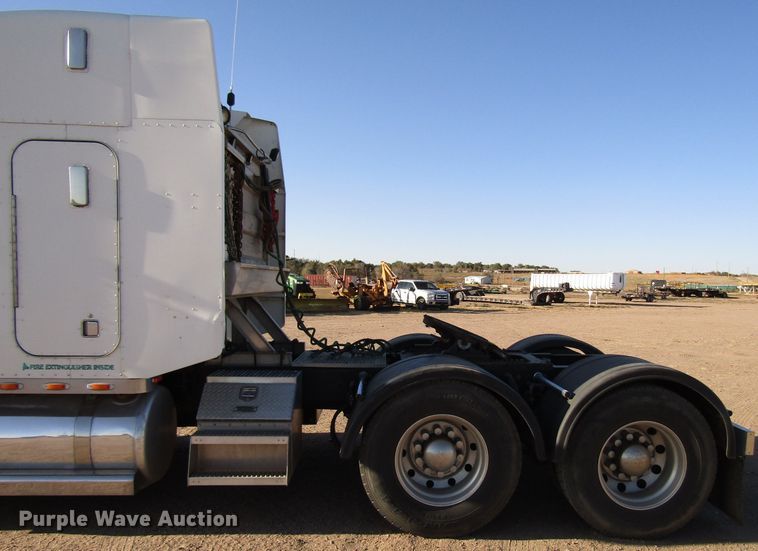 image for item DG0264 2004 Peterbilt 379 semi truck