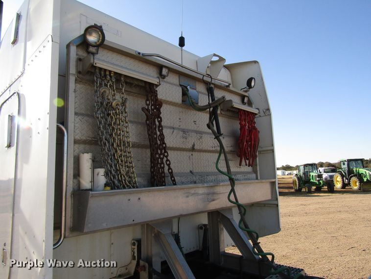 image for item DG0264 2004 Peterbilt 379 semi truck