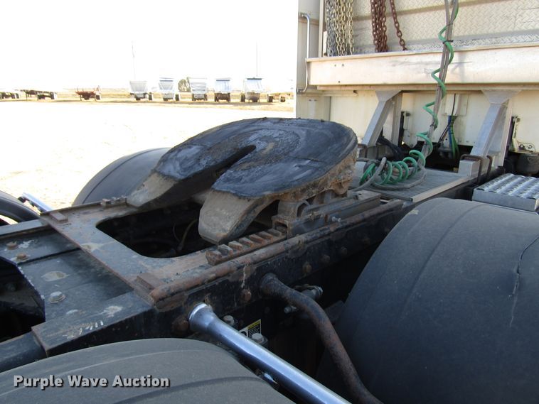 image for item DG0264 2004 Peterbilt 379 semi truck