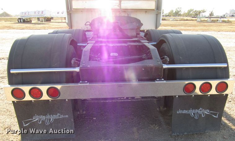 image for item DG0264 2004 Peterbilt 379 semi truck