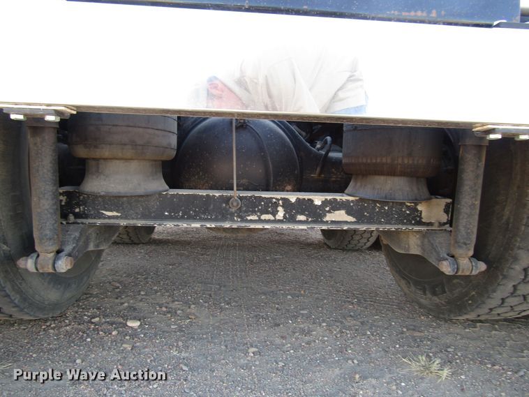 image for item DG0264 2004 Peterbilt 379 semi truck