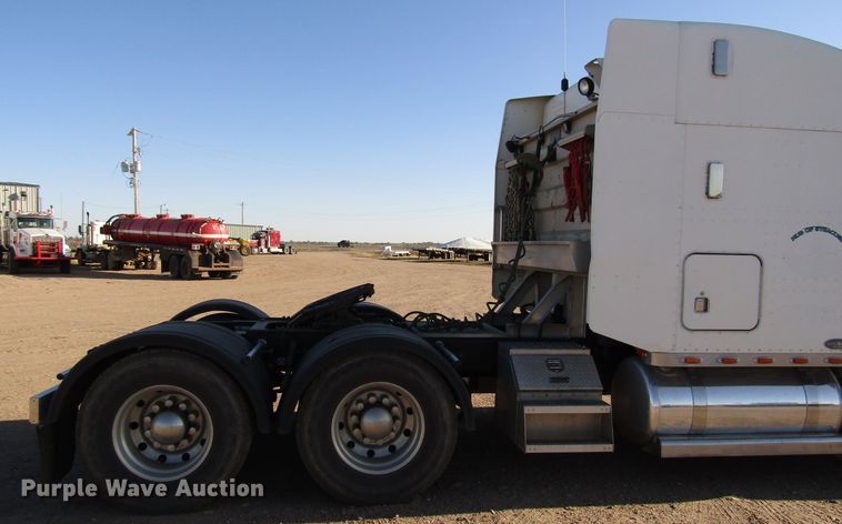 image for item DG0264 2004 Peterbilt 379 semi truck