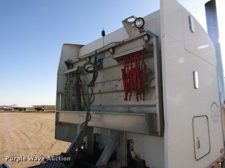 image for item DG0264 2004 Peterbilt 379 semi truck