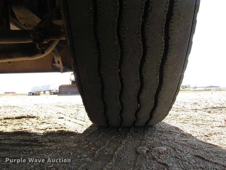 image for item DG0264 2004 Peterbilt 379 semi truck