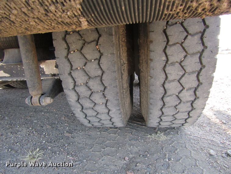 image for item DG0264 2004 Peterbilt 379 semi truck