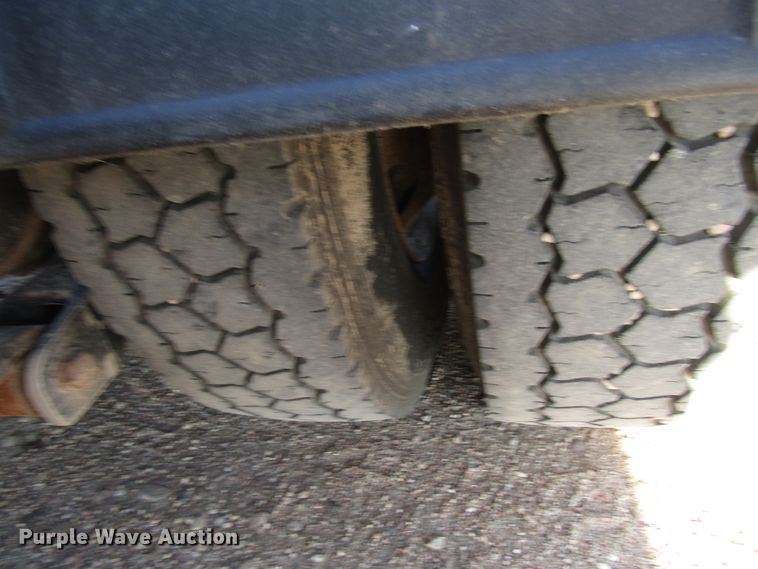 image for item DG0264 2004 Peterbilt 379 semi truck