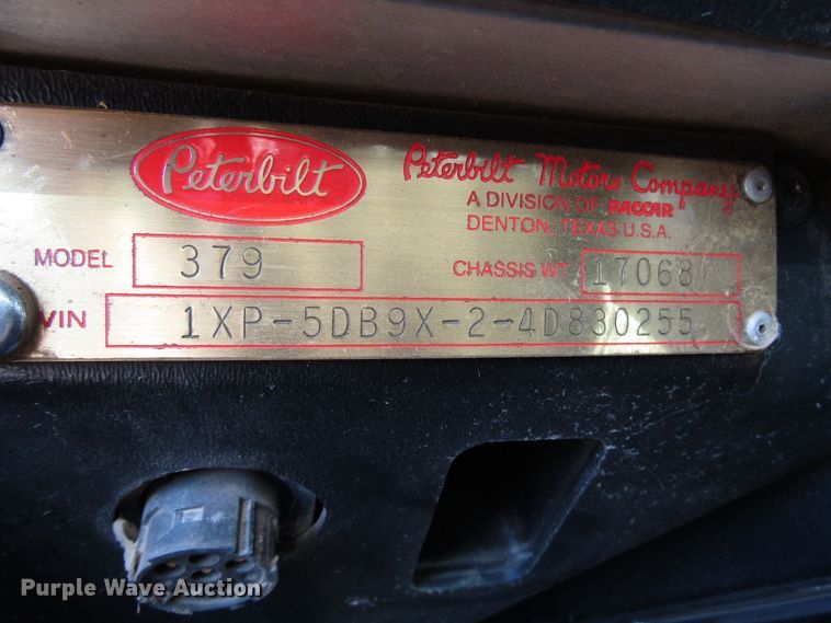 image for item DG0264 2004 Peterbilt 379 semi truck