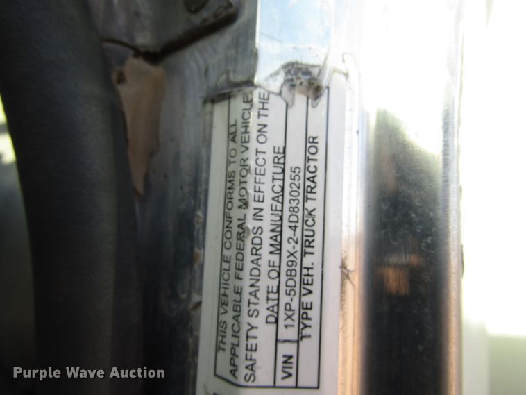 image for item DG0264 2004 Peterbilt 379 semi truck