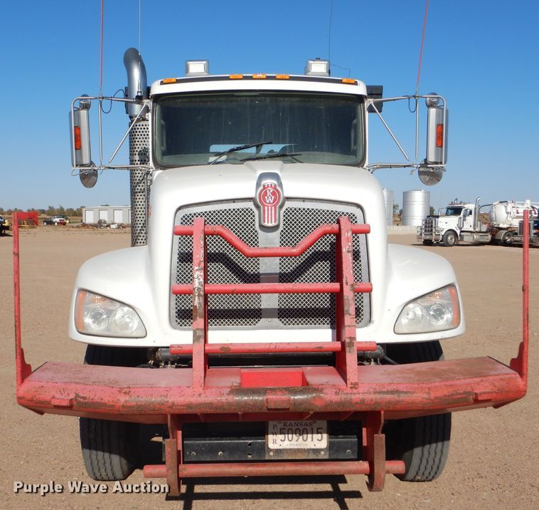 image for item DG0265 2010 Kenworth T400 flatbed truck