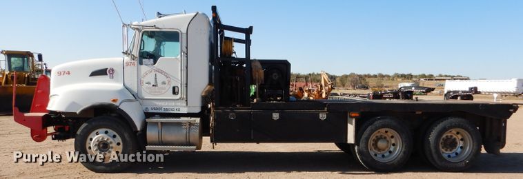 image for item DG0265 2010 Kenworth T400 flatbed truck
