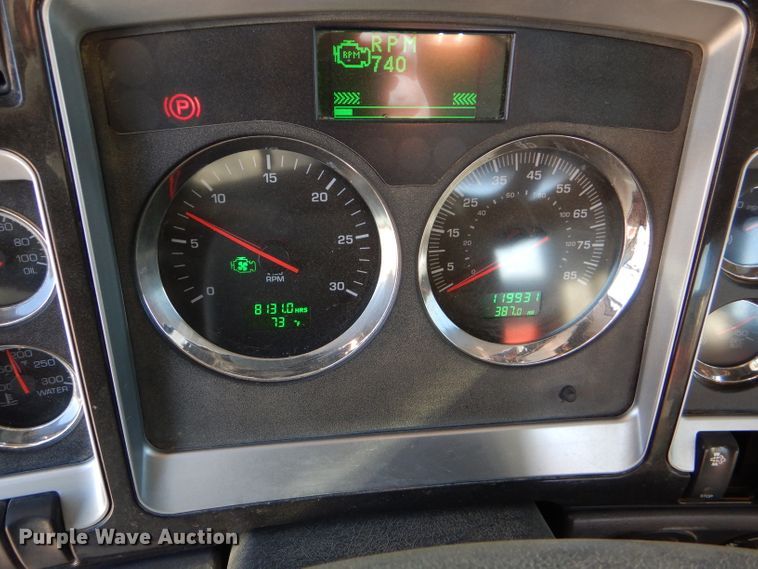 image for item DG0265 2010 Kenworth T400 flatbed truck