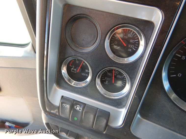 image for item DG0265 2010 Kenworth T400 flatbed truck