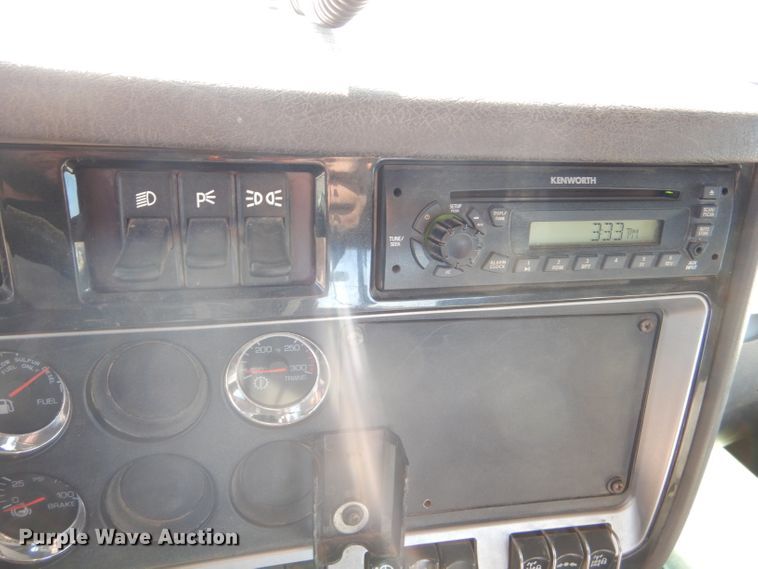 image for item DG0265 2010 Kenworth T400 flatbed truck