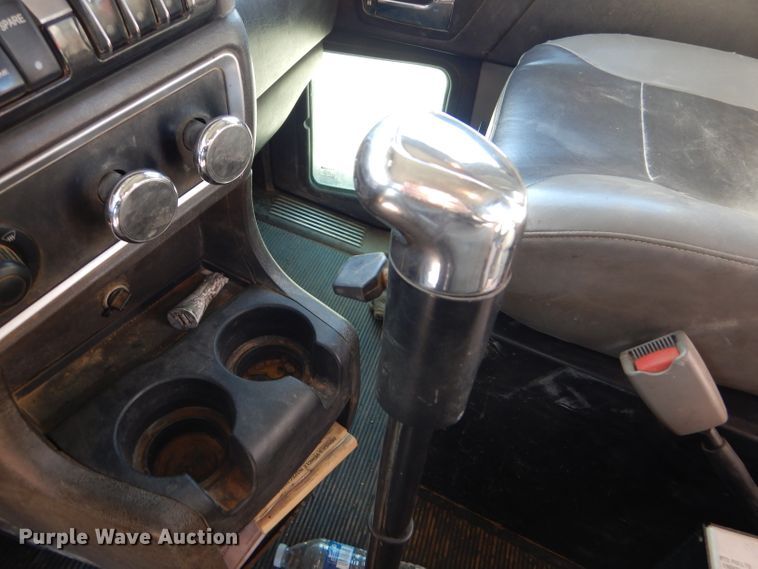 image for item DG0265 2010 Kenworth T400 flatbed truck