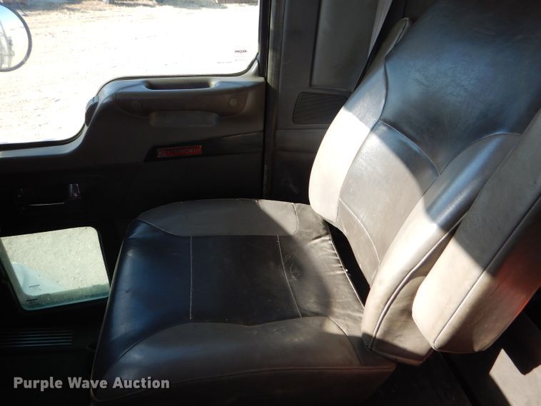 image for item DG0265 2010 Kenworth T400 flatbed truck