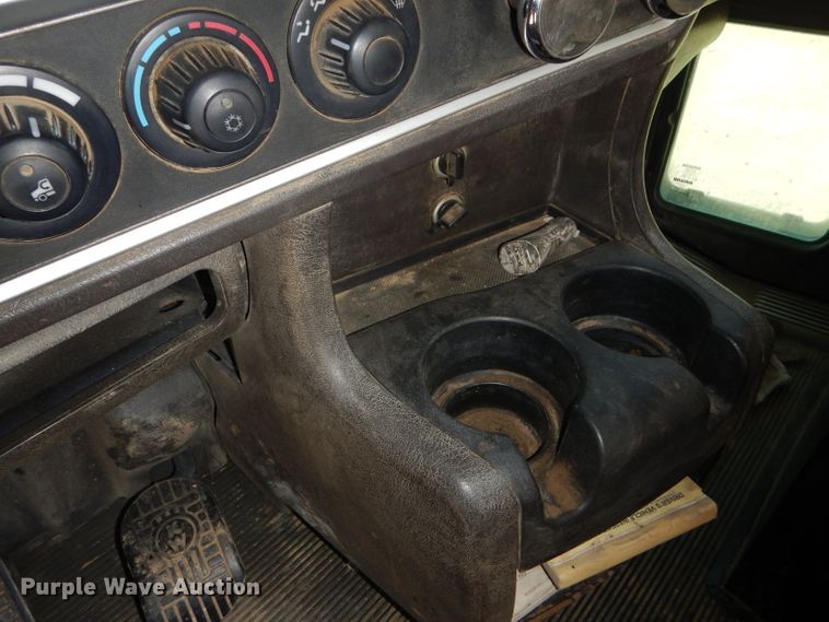 image for item DG0265 2010 Kenworth T400 flatbed truck