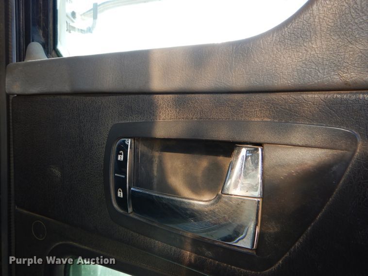 image for item DG0265 2010 Kenworth T400 flatbed truck