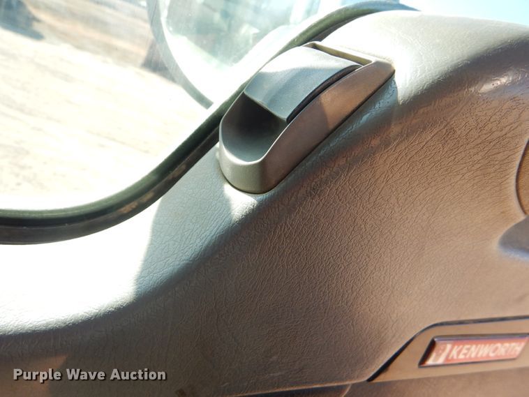 image for item DG0265 2010 Kenworth T400 flatbed truck