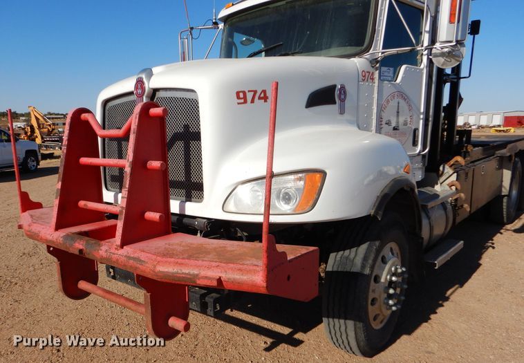 image for item DG0265 2010 Kenworth T400 flatbed truck