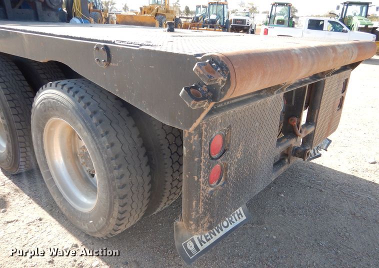 image for item DG0265 2010 Kenworth T400 flatbed truck