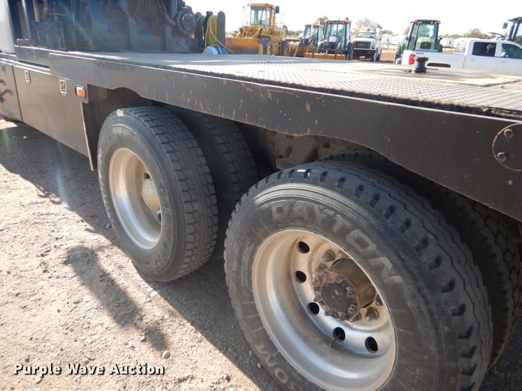 image for item DG0265 2010 Kenworth T400 flatbed truck