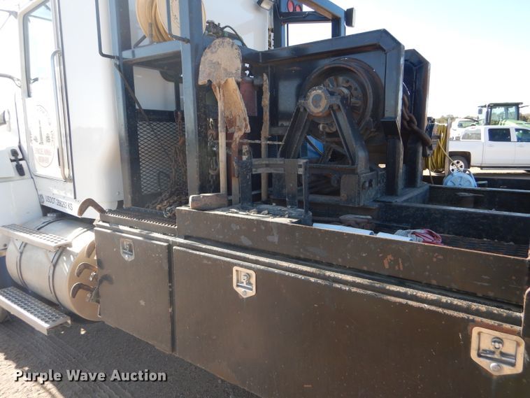 image for item DG0265 2010 Kenworth T400 flatbed truck