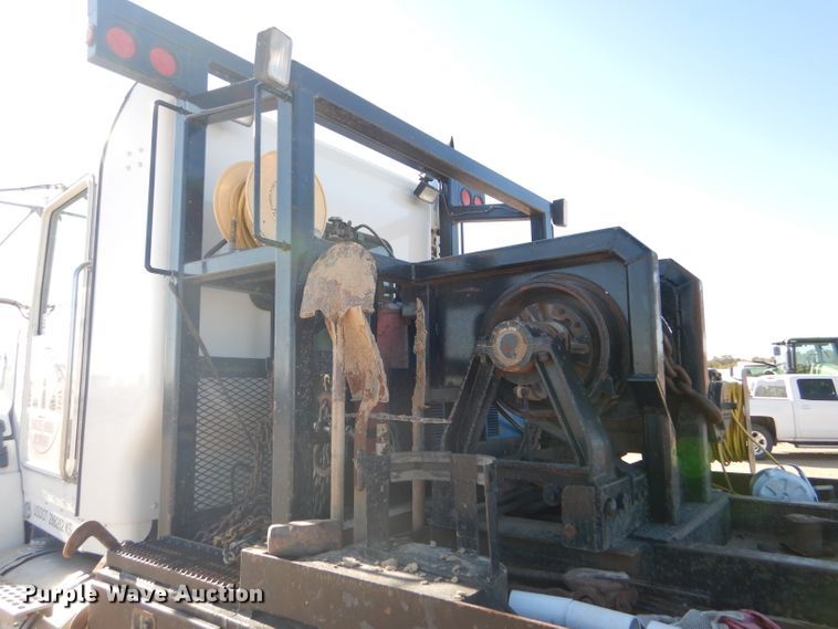 image for item DG0265 2010 Kenworth T400 flatbed truck