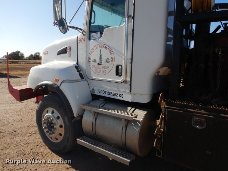 image for item DG0265 2010 Kenworth T400 flatbed truck