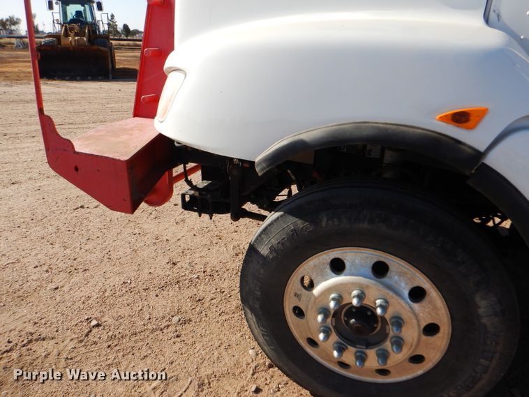 image for item DG0265 2010 Kenworth T400 flatbed truck