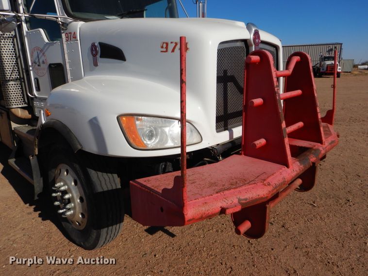 image for item DG0265 2010 Kenworth T400 flatbed truck