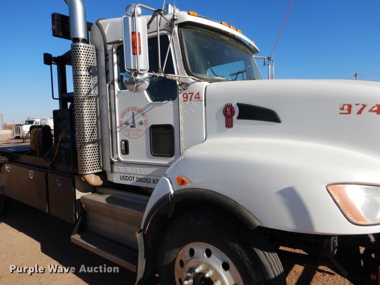 image for item DG0265 2010 Kenworth T400 flatbed truck