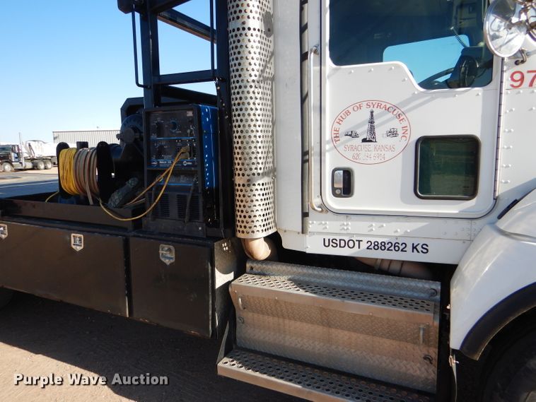 image for item DG0265 2010 Kenworth T400 flatbed truck