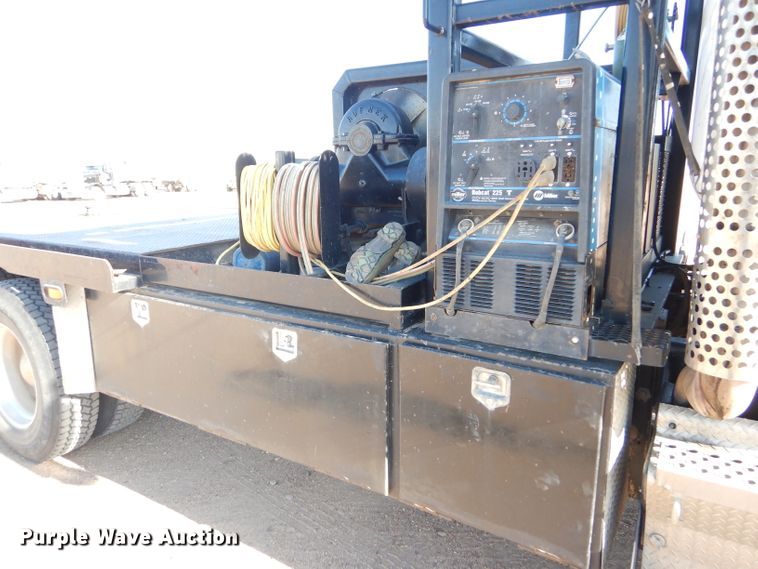 image for item DG0265 2010 Kenworth T400 flatbed truck