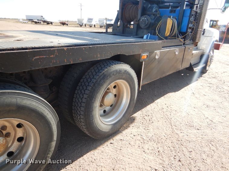 image for item DG0265 2010 Kenworth T400 flatbed truck