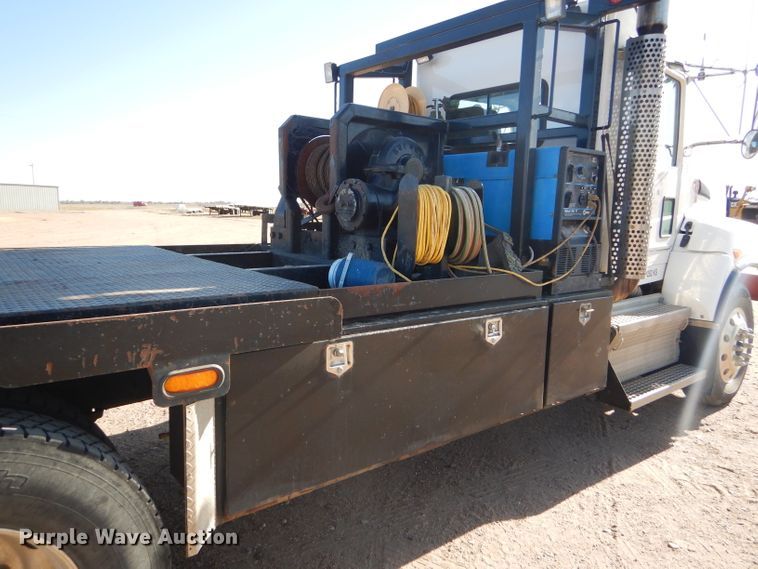 image for item DG0265 2010 Kenworth T400 flatbed truck