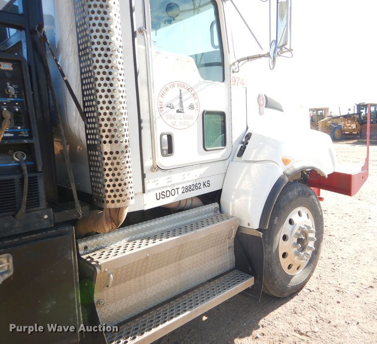 image for item DG0265 2010 Kenworth T400 flatbed truck