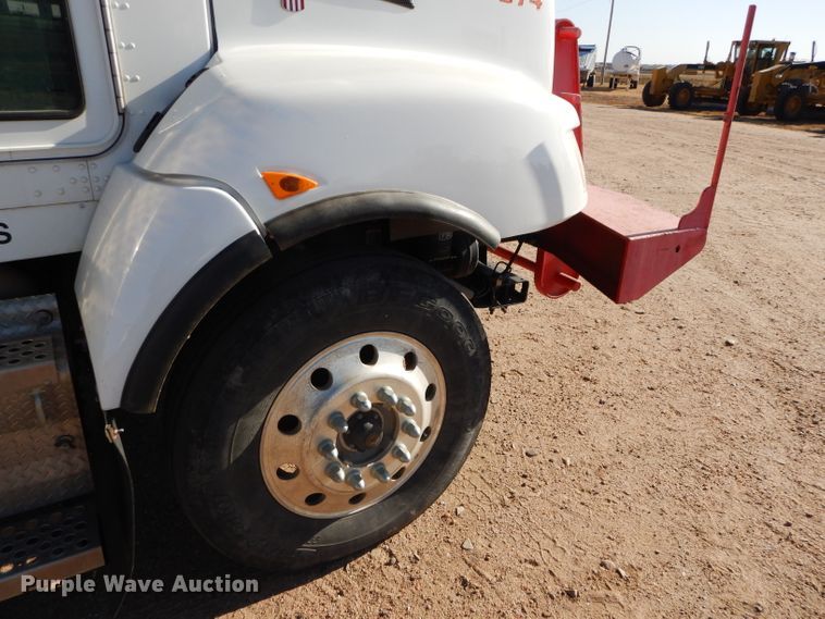 image for item DG0265 2010 Kenworth T400 flatbed truck