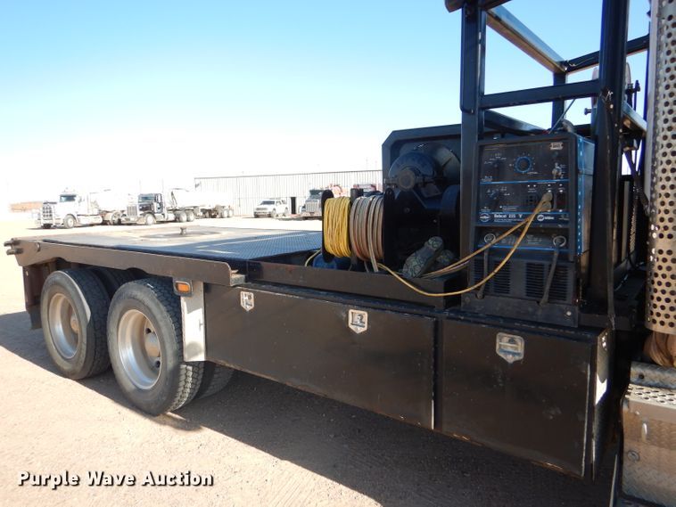 image for item DG0265 2010 Kenworth T400 flatbed truck