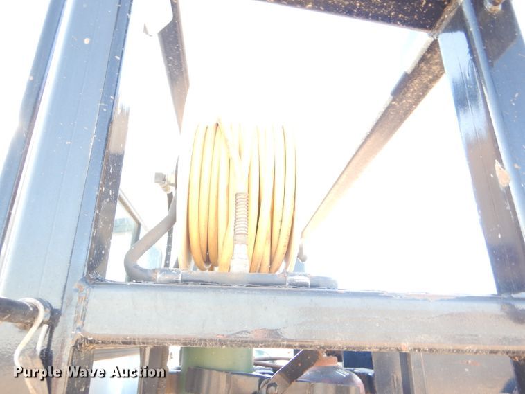 image for item DG0265 2010 Kenworth T400 flatbed truck