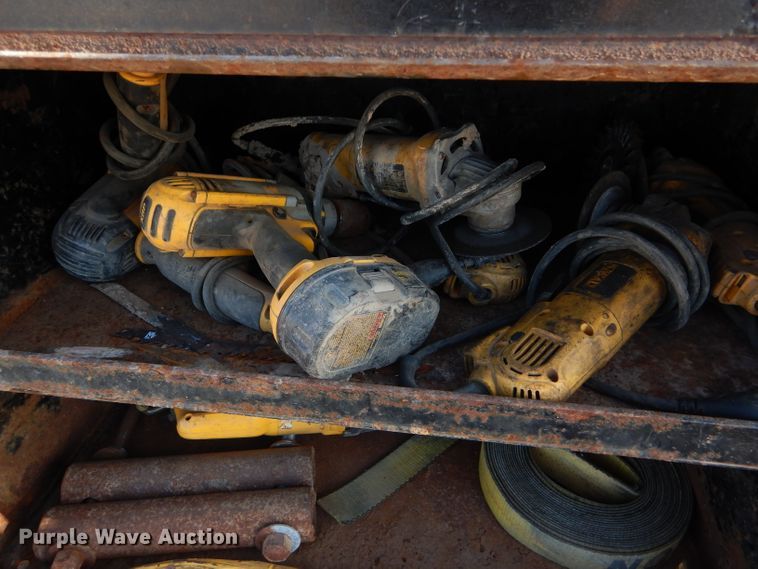 image for item DG0265 2010 Kenworth T400 flatbed truck