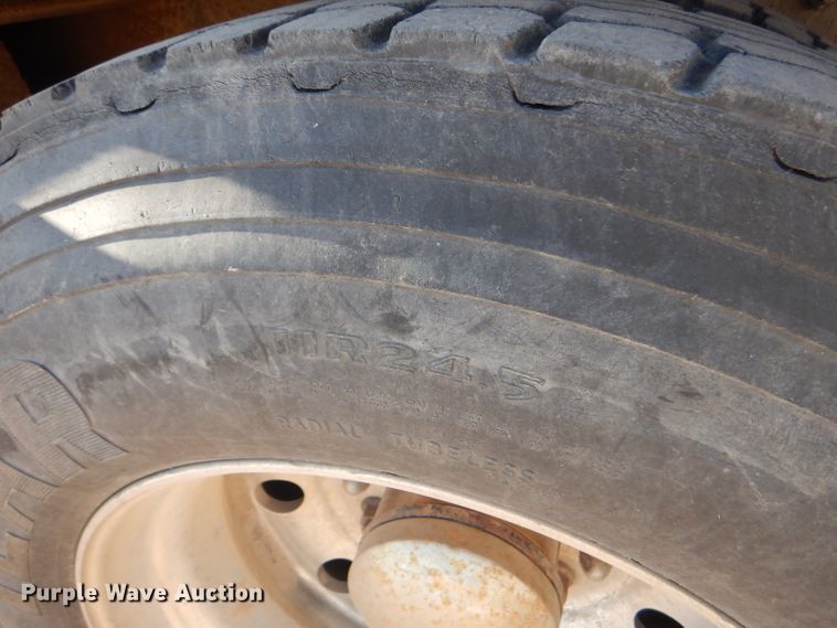 image for item DG0265 2010 Kenworth T400 flatbed truck