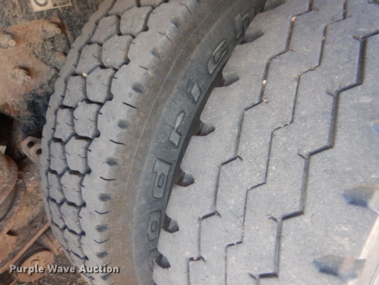 image for item DG0265 2010 Kenworth T400 flatbed truck