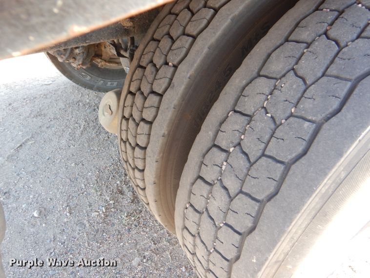 image for item DG0265 2010 Kenworth T400 flatbed truck