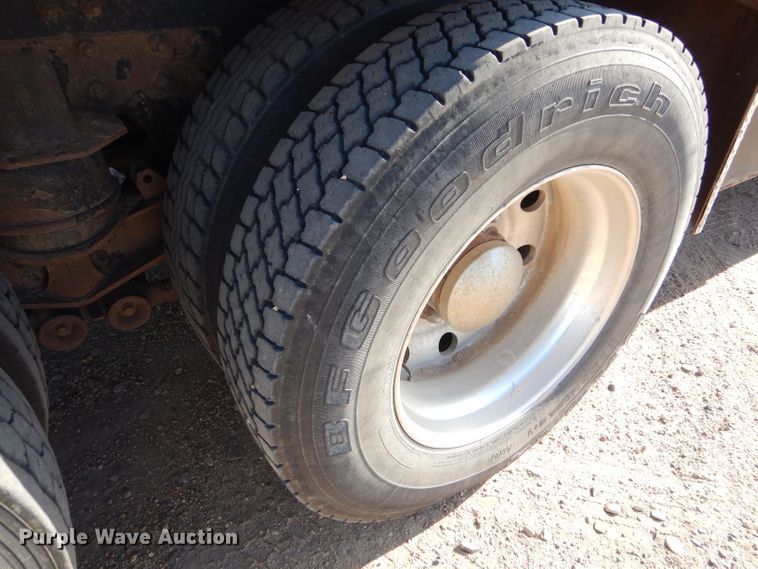 image for item DG0265 2010 Kenworth T400 flatbed truck